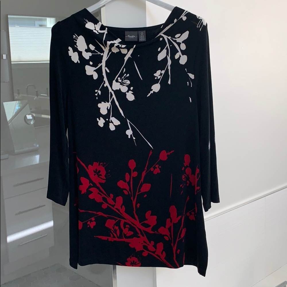 Chico’s Travelers top. Black. EUC